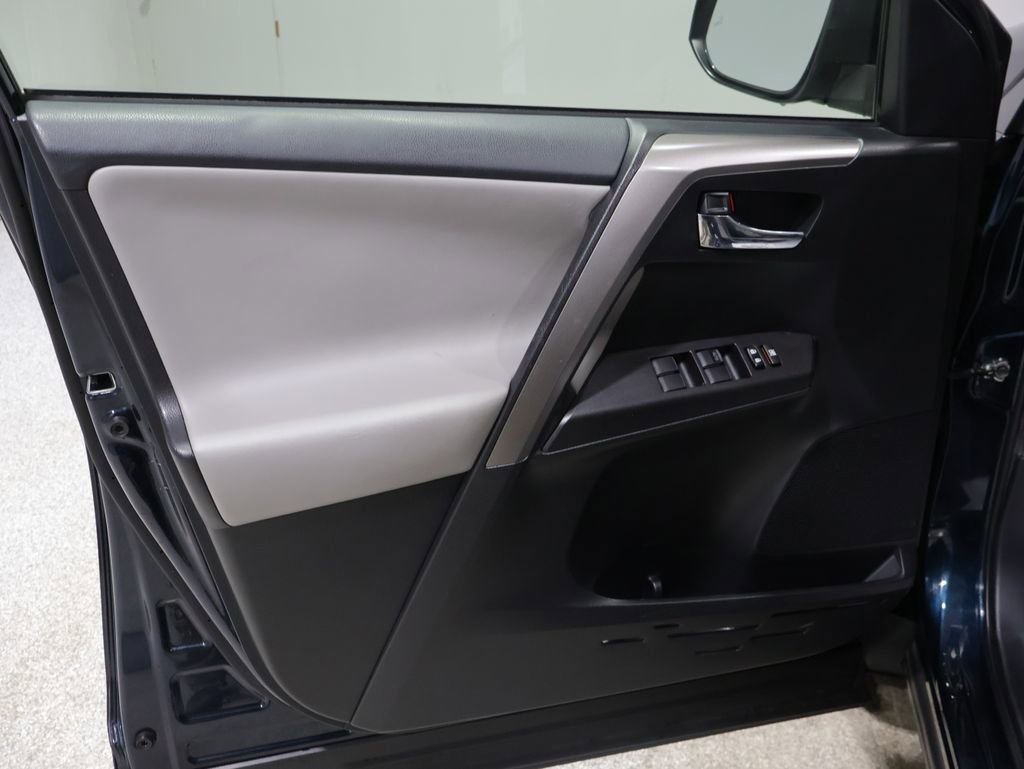 Used 2018 Toyota RAV4 XLE w/ Convenience Package image 12