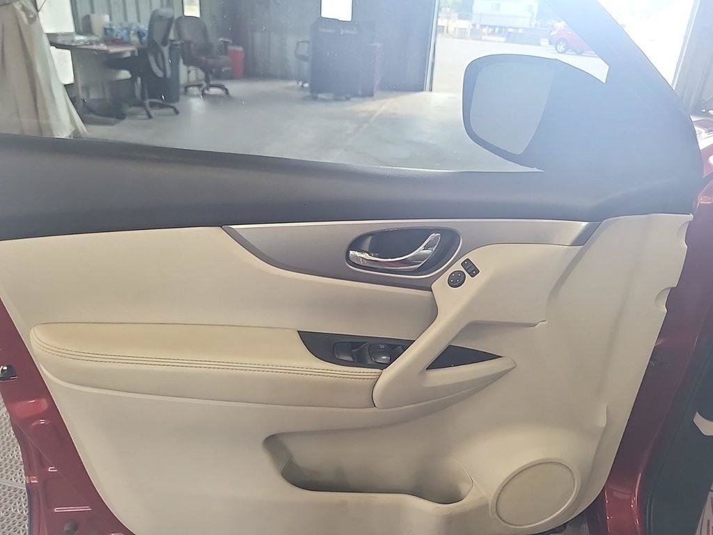 Used 2020 Nissan Rogue Sport SL FWD image 9