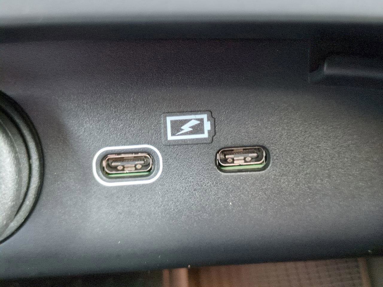 Used 2024 Volvo C40 Recharge Core w/ Climate Package image 21