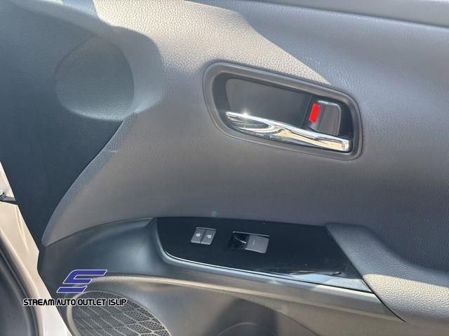 Used 2022 Toyota Prius Prime LE image 12