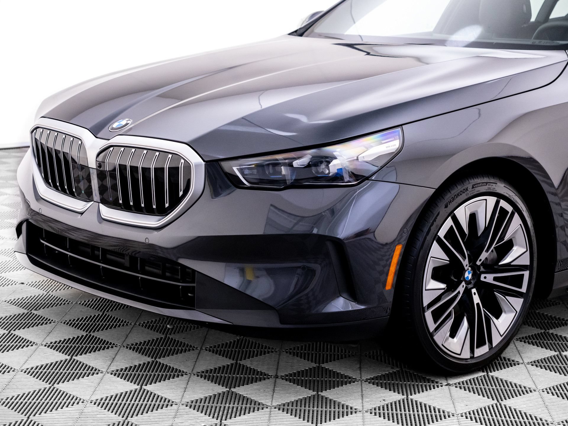 Certified 2026 BMW 540i xDrive AWD/4WD image 38