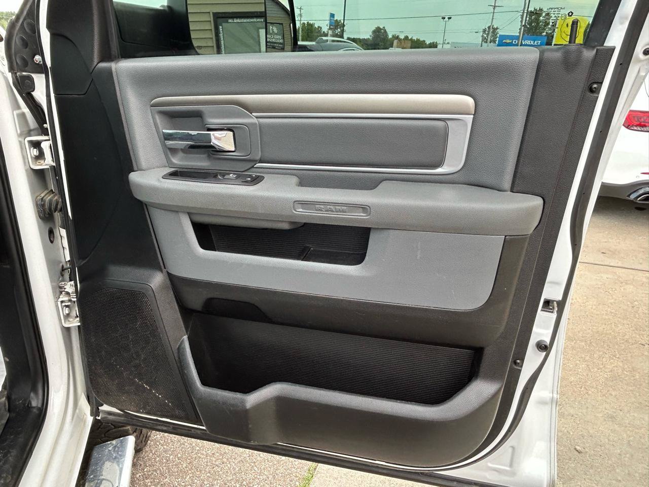 Used 2018 RAM 2500 SLT AWD/4WD image 16