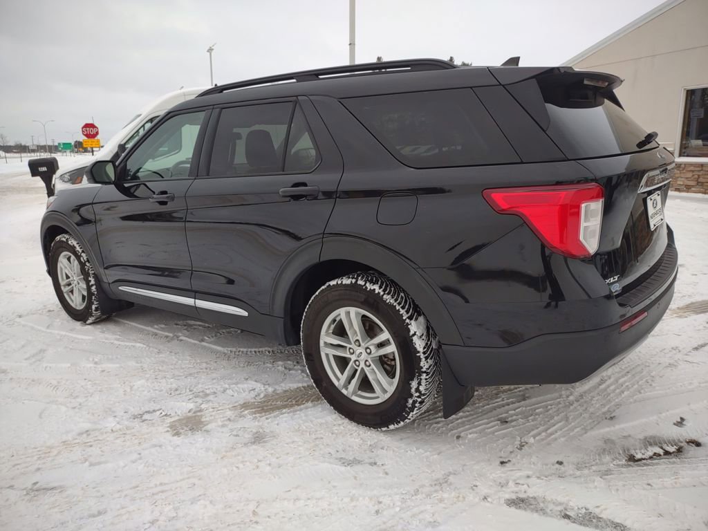 Used 2022 Ford Explorer XLT w/ Equipment Group 202A image 3