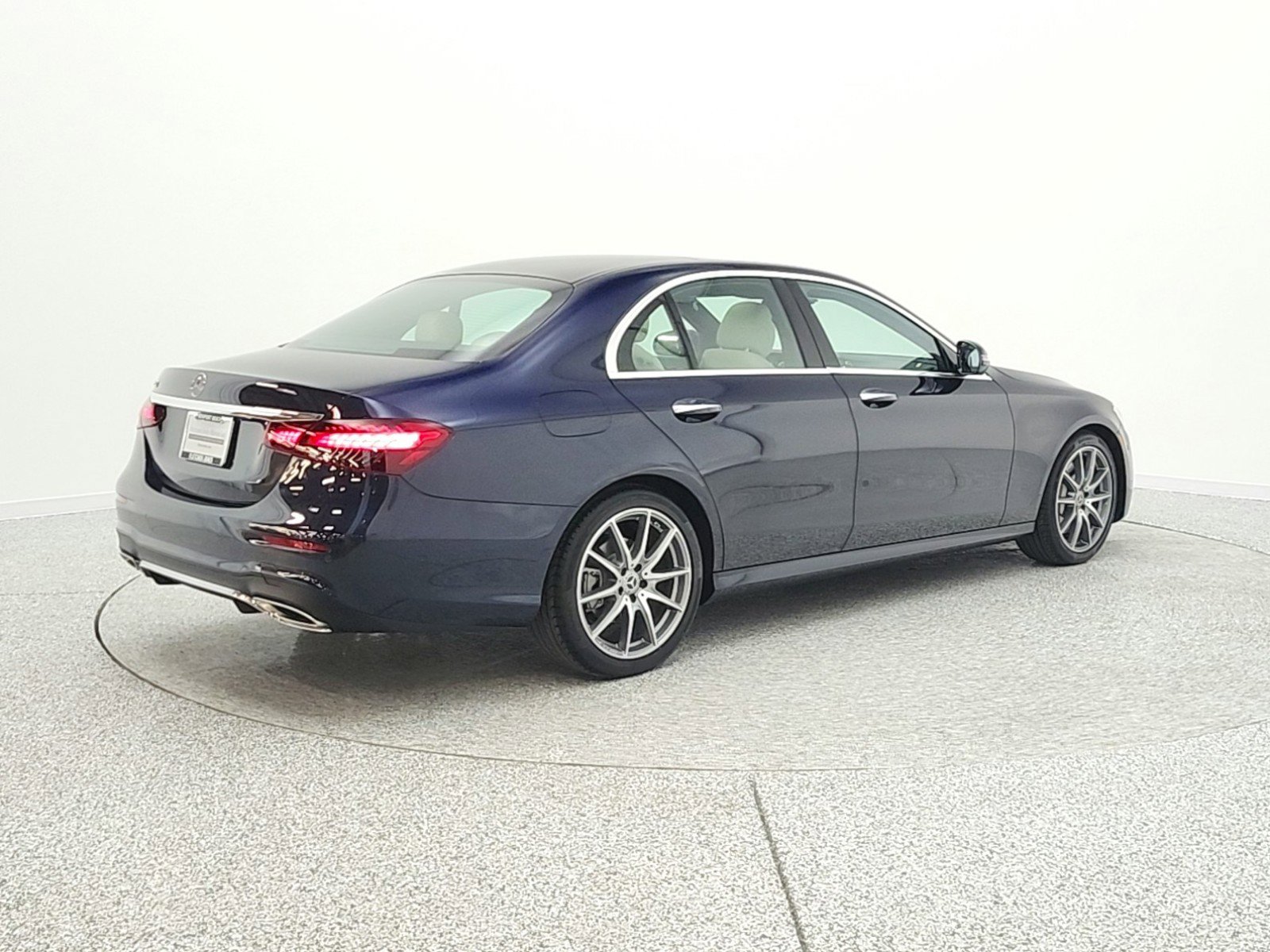 Used 2022 Mercedes-Benz E 350 Sedan image 5