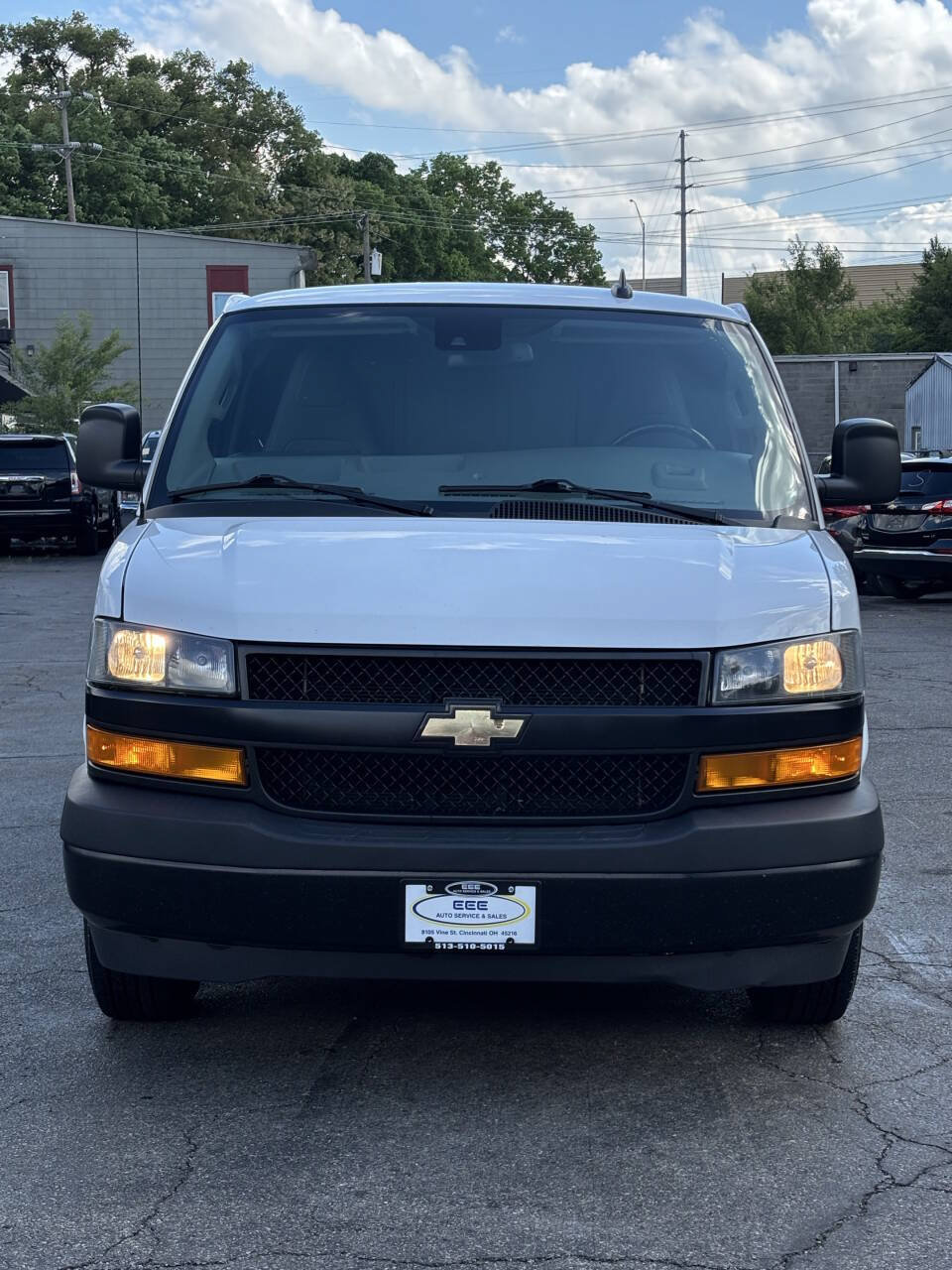 Used 2020 Chevrolet Express 3500 Extended w/ Driver Convenience Package RWD image 3