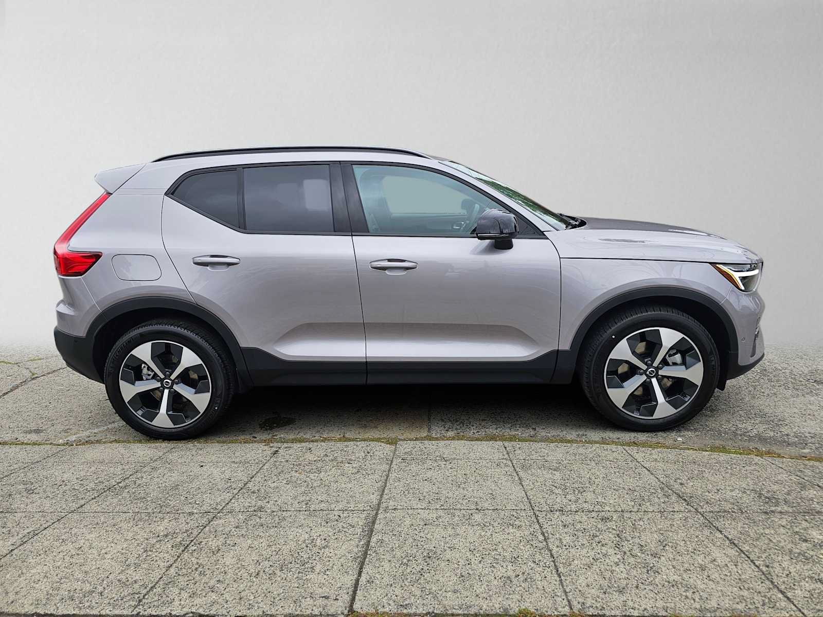 New 2026 Volvo XC40 B5 Plus w/ Protection Package Premier AWD/4WD image 2