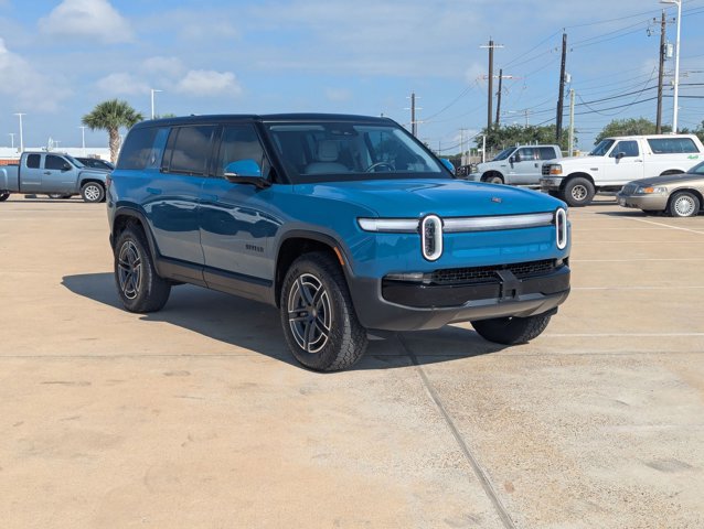 Used 2025 Rivian R1S Adventure AWD/4WD image 3