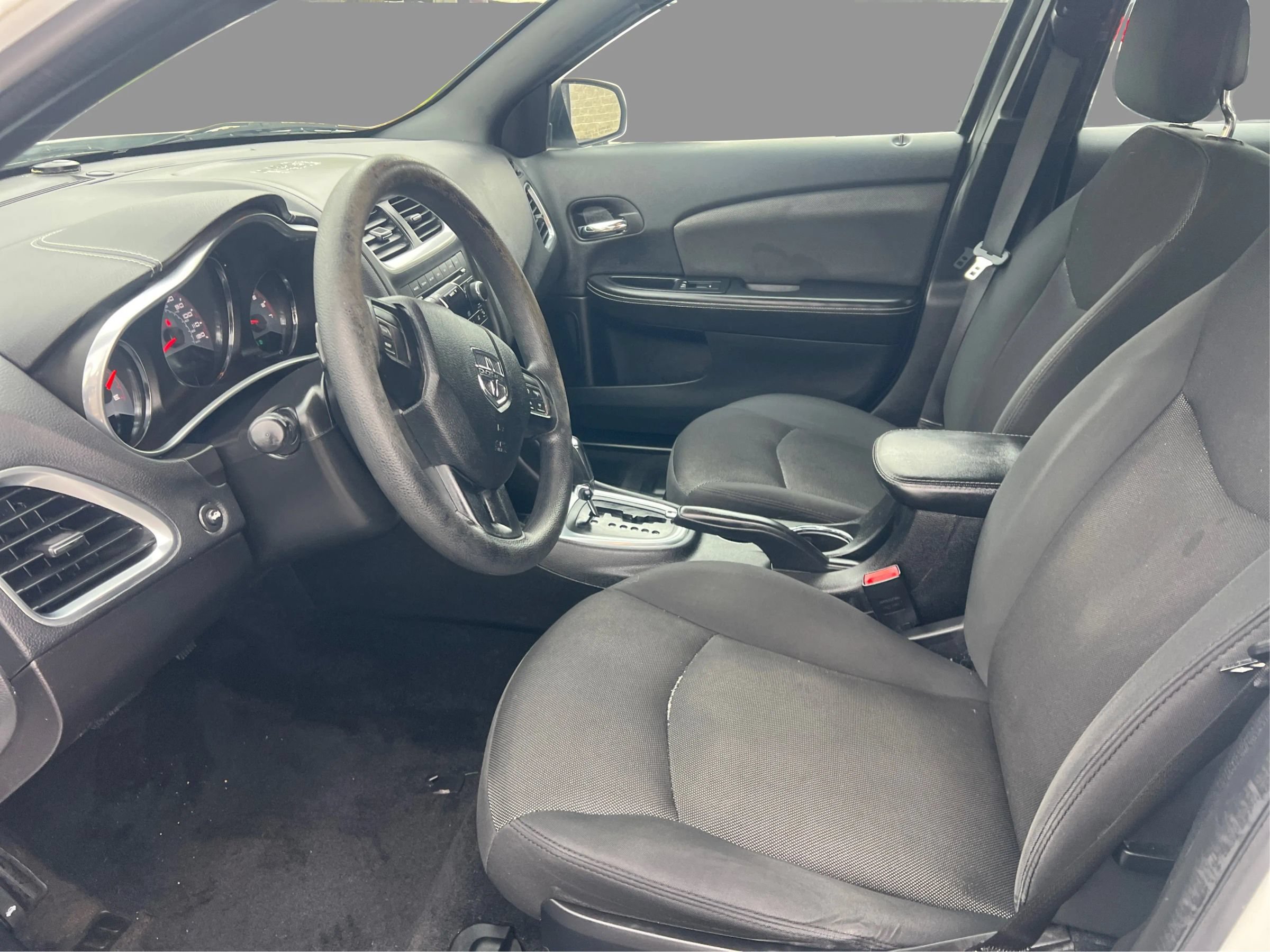 Used 2014 Dodge Avenger SE FWD image 10