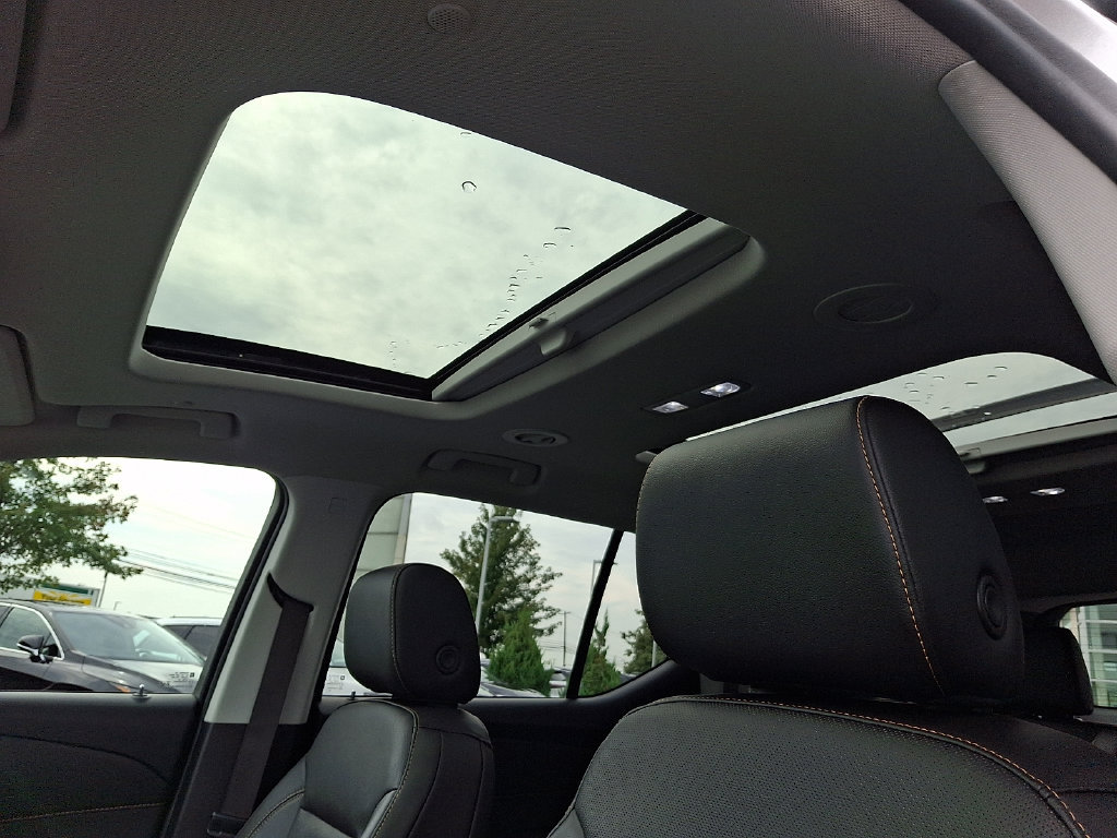 Used 2020 Chevrolet Traverse Premier w/ Redline Edition AWD/4WD image 19