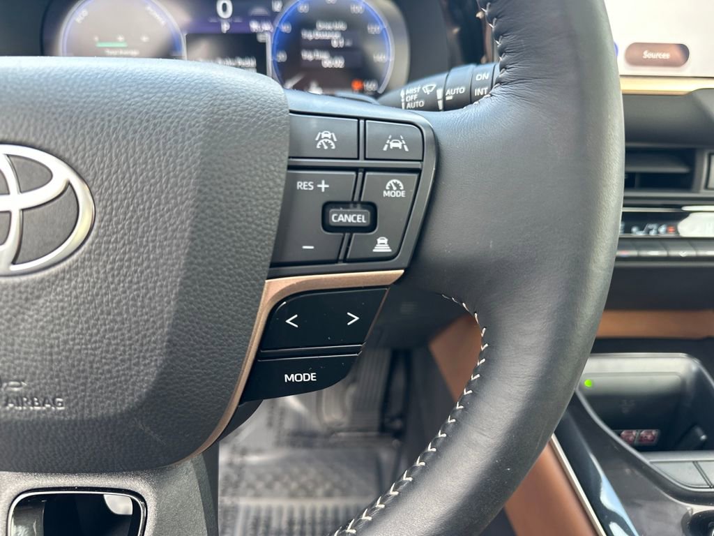 Used 2025 Toyota Crown Signia Limited image 20