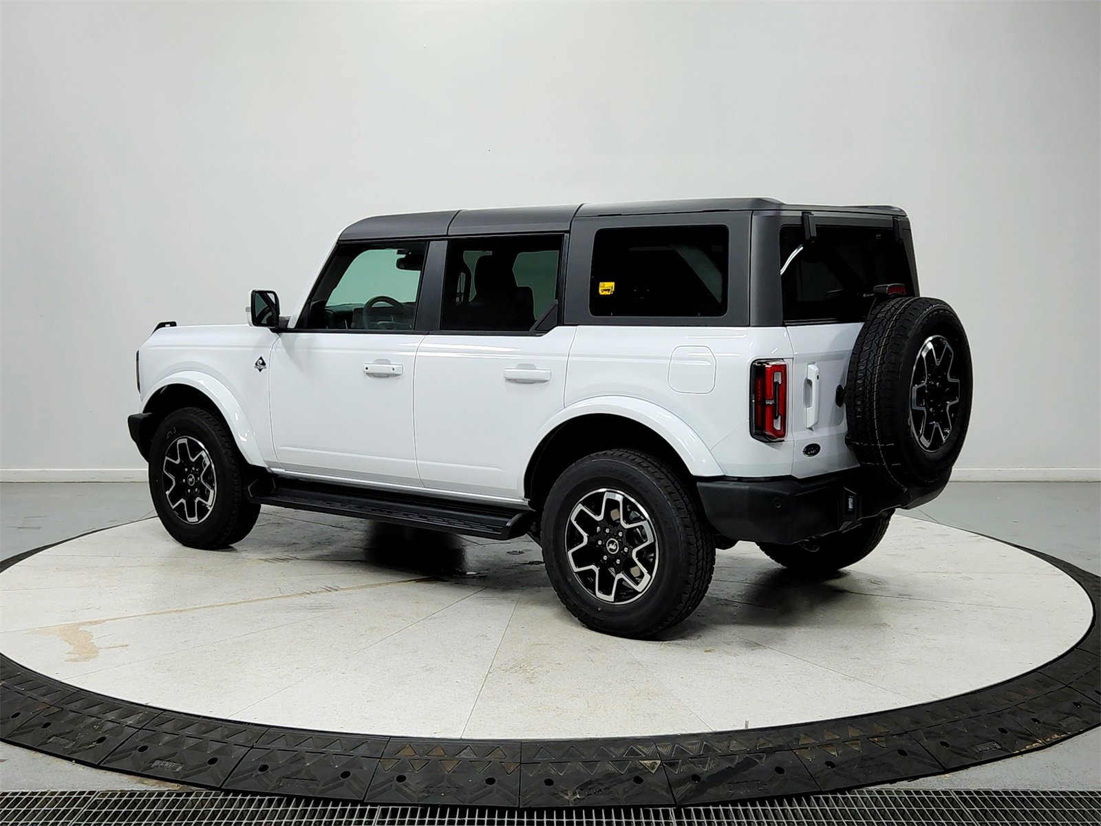 New 2025 Ford Bronco Outer Banks image 5