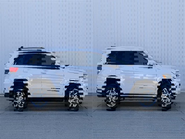 Used 2018 Jeep Grand Cherokee Laredo image 3