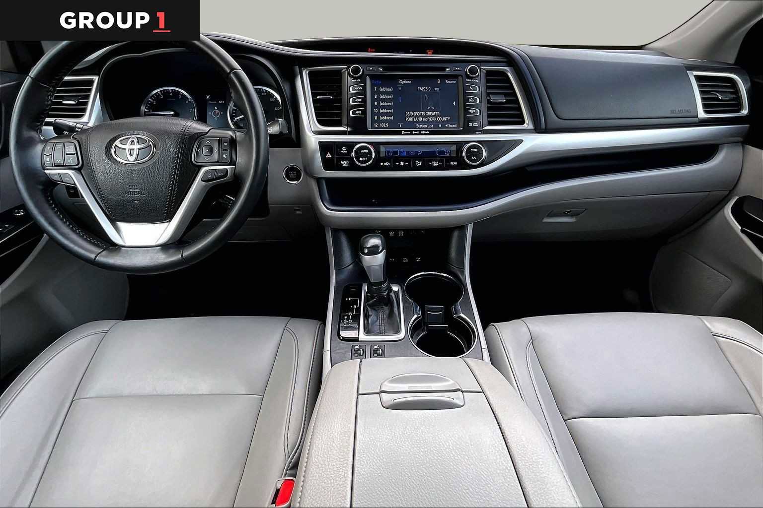 Used 2018 Toyota Highlander XLE w/ Carpet Mat Package (TMS) AWD/4WD image 16