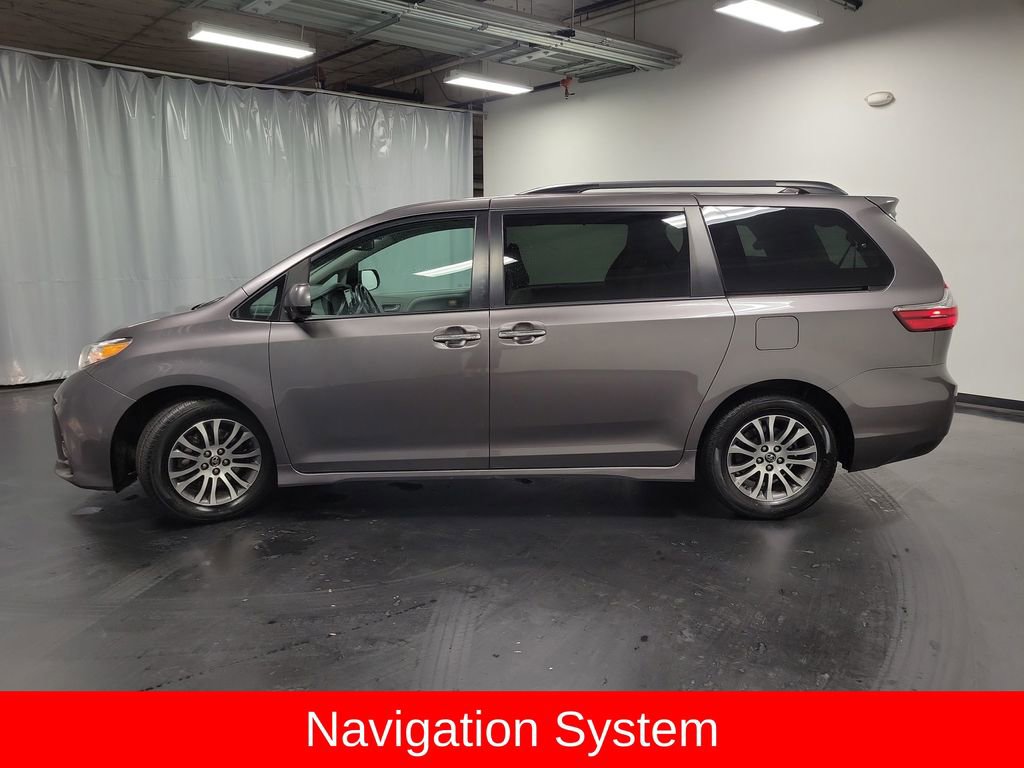 Used 2019 Toyota Sienna XLE w/ XLE Navigation Package image 5