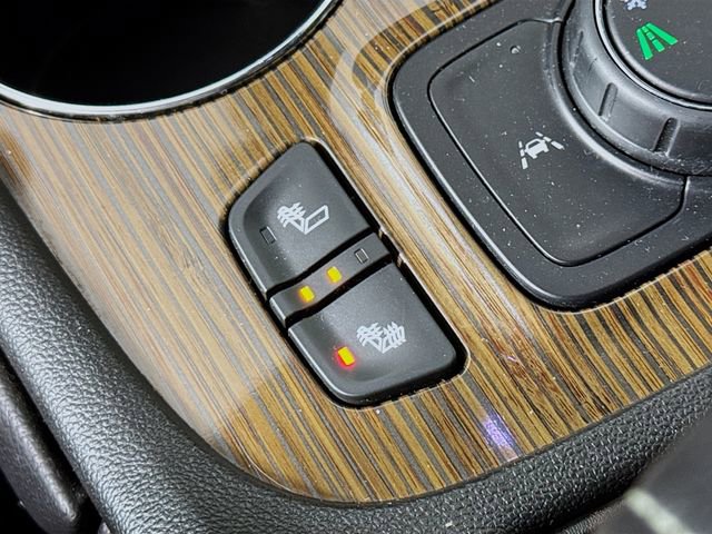 Used 2023 GMC Acadia SLE w/ Driver Convenience Package image 21