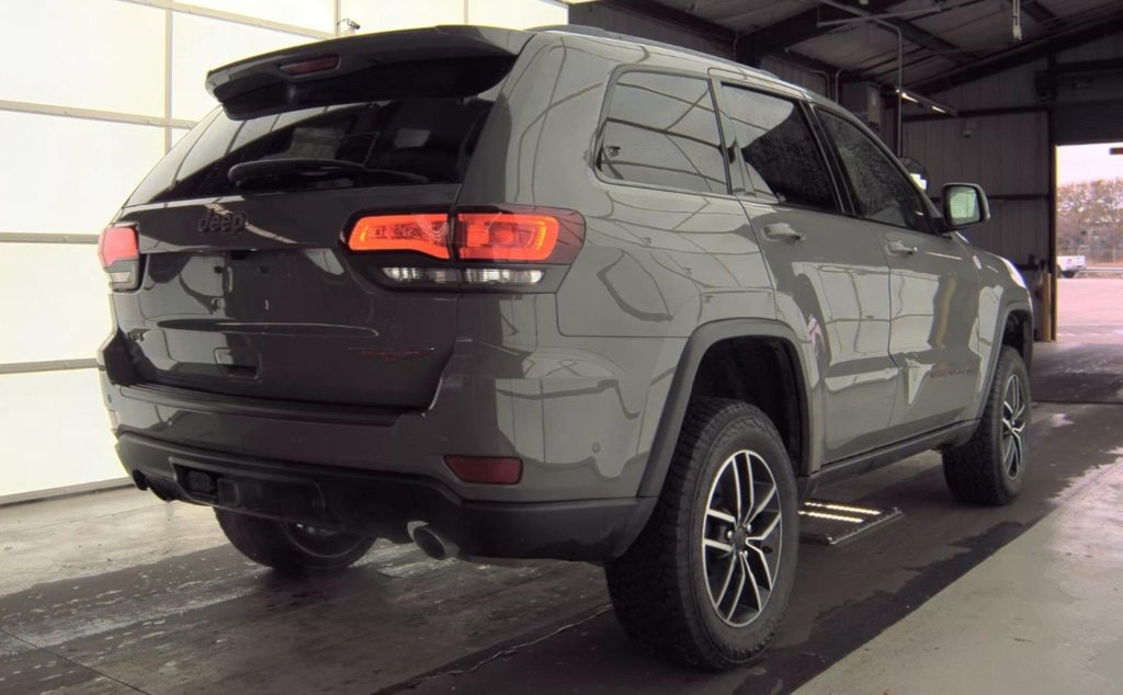 Used 2021 Jeep Grand Cherokee Trailhawk image 4