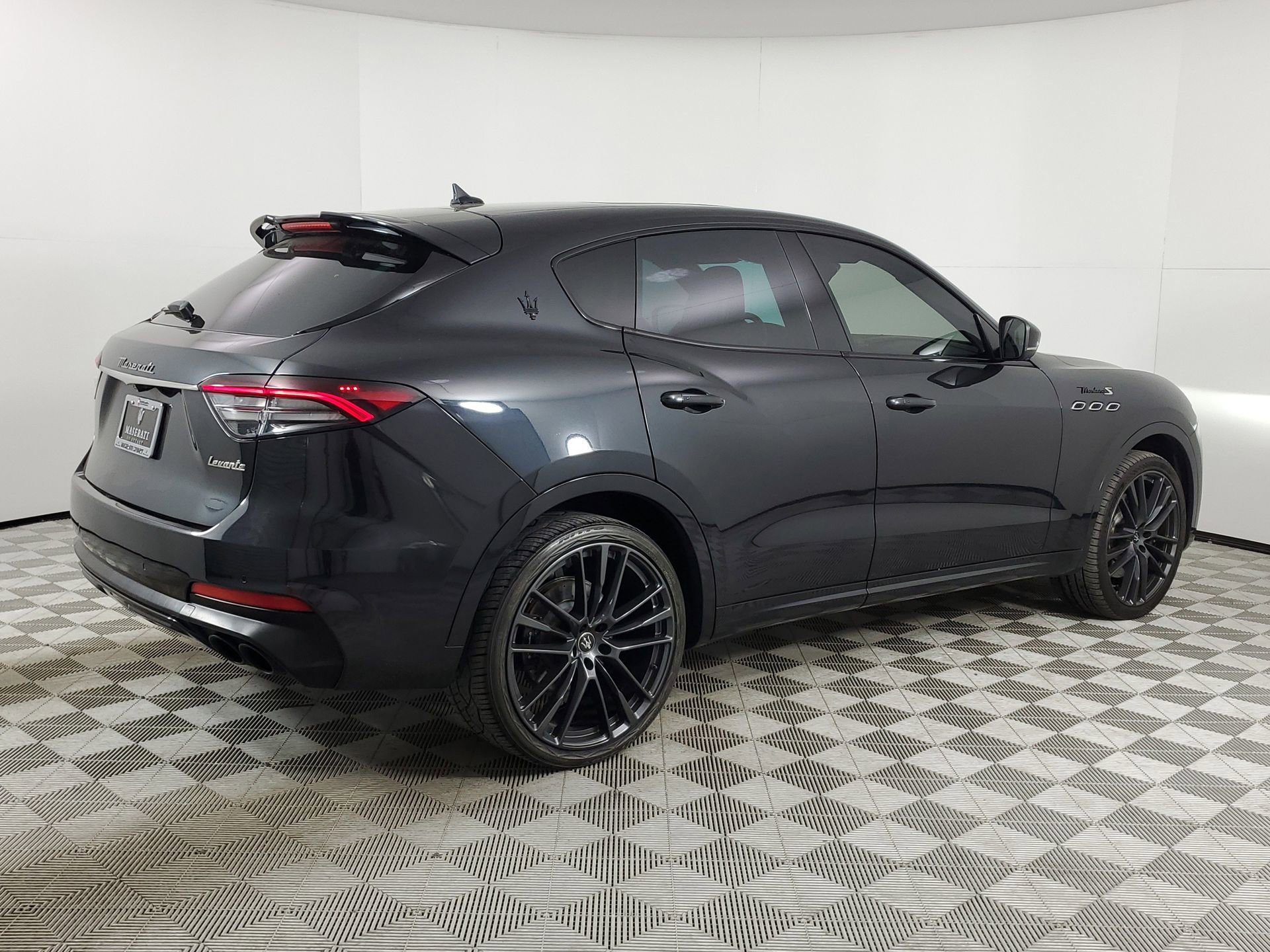 Used 2022 Maserati Levante Modena S image 11