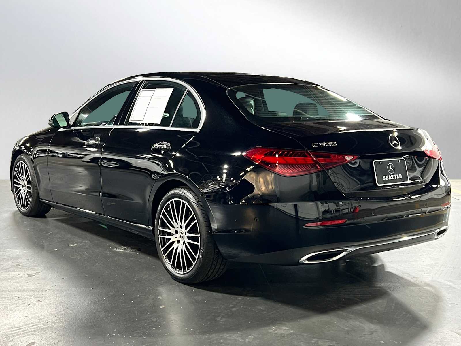 Used 2024 Mercedes-Benz C 300 4MATIC Sedan image 5