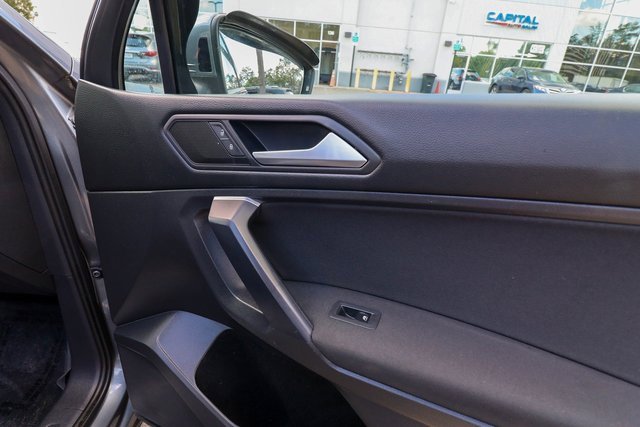 Used 2021 Volkswagen Tiguan S image 46