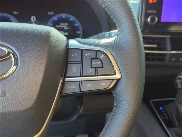 Used 2025 Toyota Sienna Platinum FWD image 13