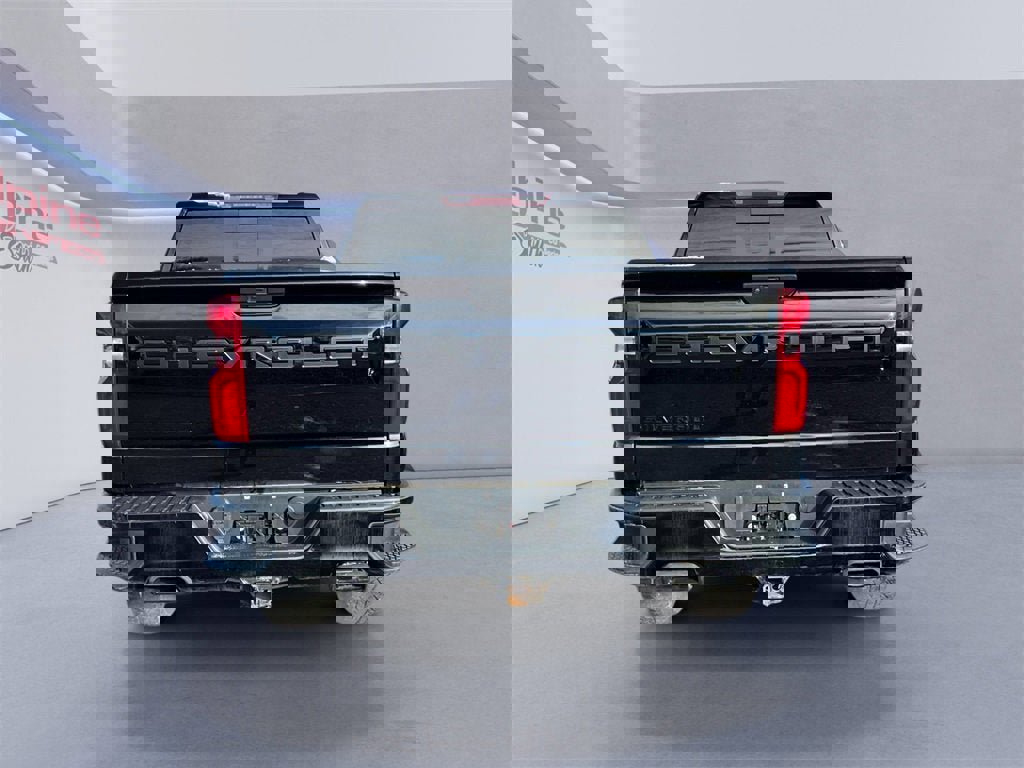 Used 2020 Chevrolet Silverado 1500 LT Trail Boss w/ Midnight Edition image 4