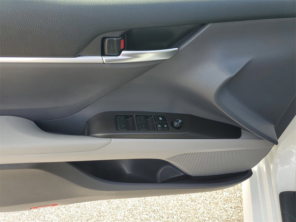 Used 2023 Toyota Camry LE image 28
