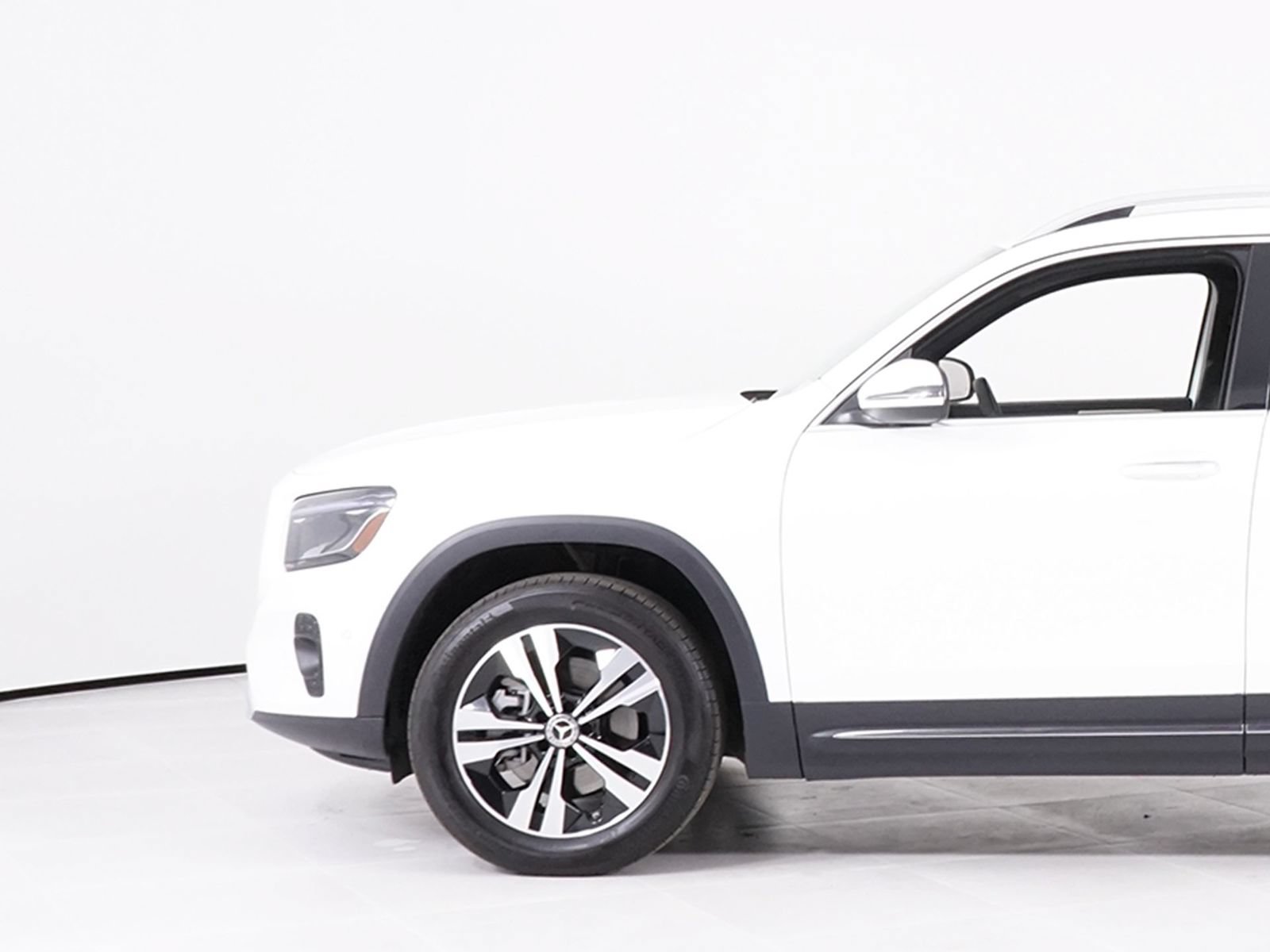 Used 2025 Mercedes-Benz GLB 250 4MATIC image 12