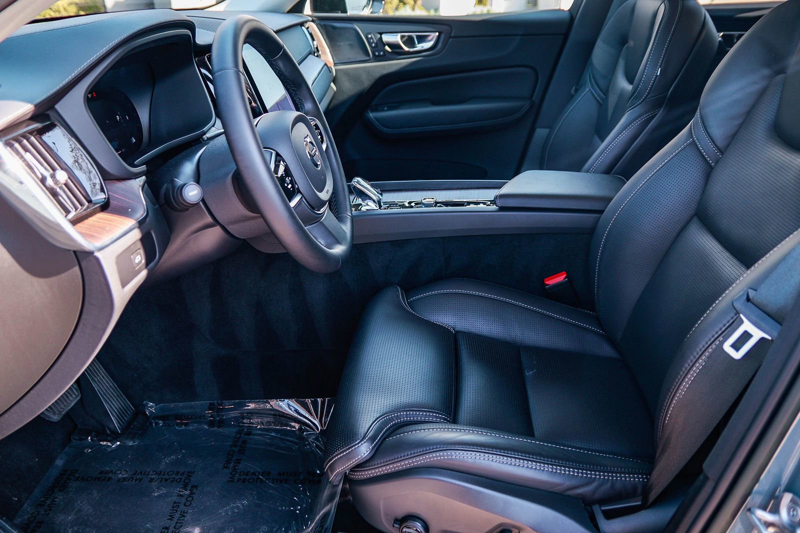 Used 2023 Volvo XC60 B5 Ultimate w/ Climate Package image 21