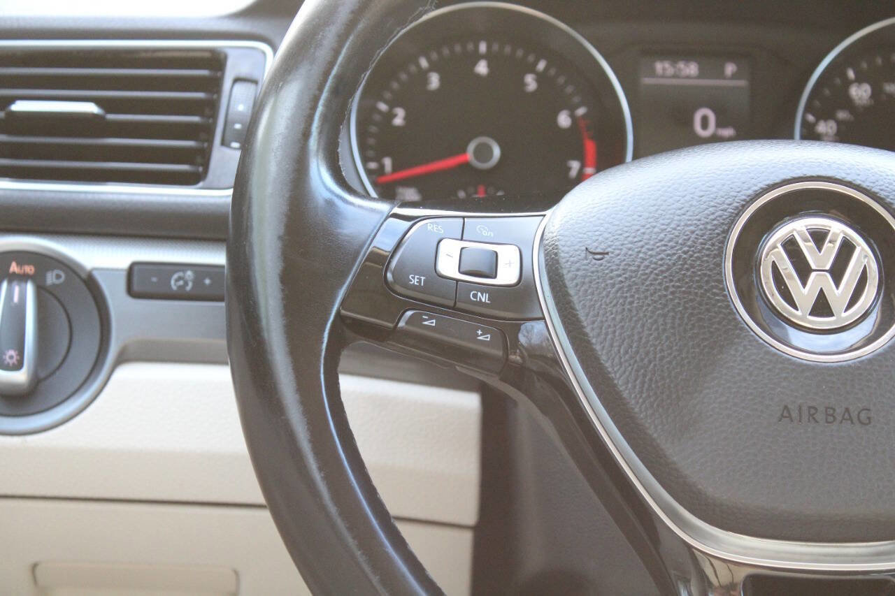 Used 2017 Volkswagen Passat 1.8T R-Line image 37