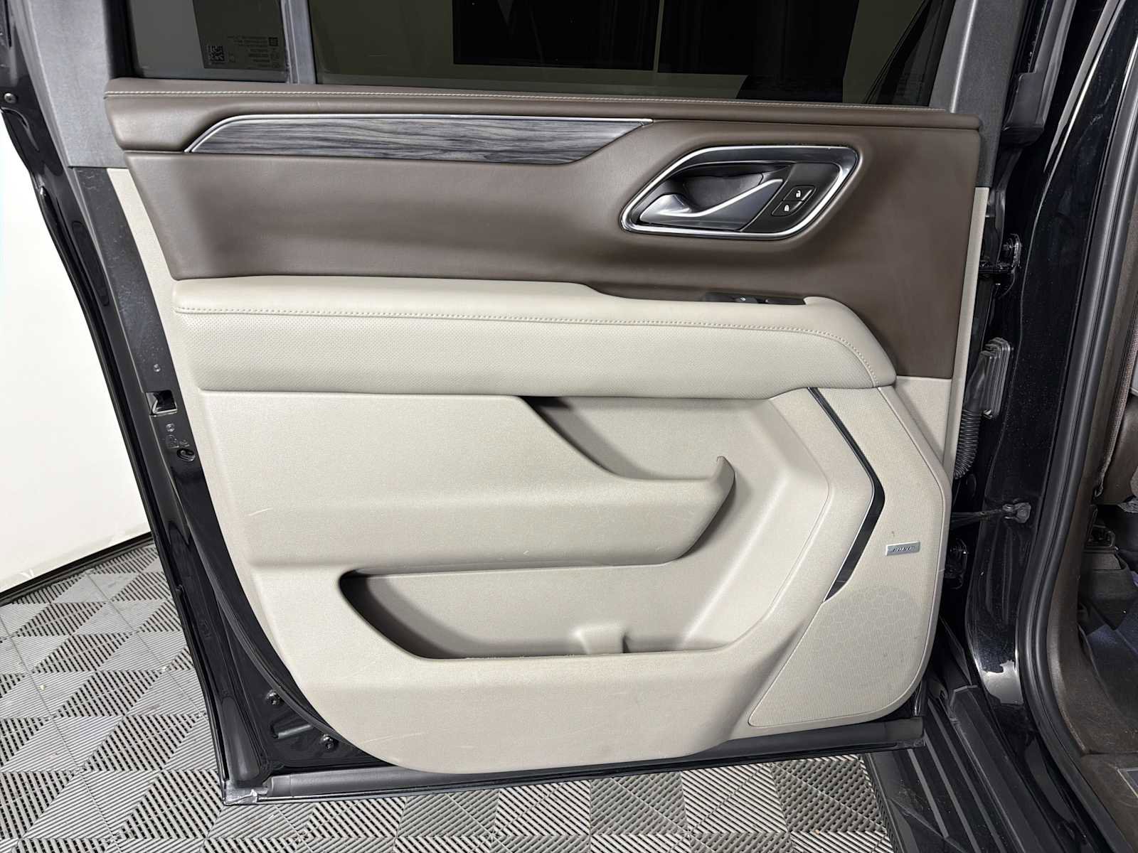 Used 2022 GMC Yukon XL SLT w/ SLT Luxury Package image 44