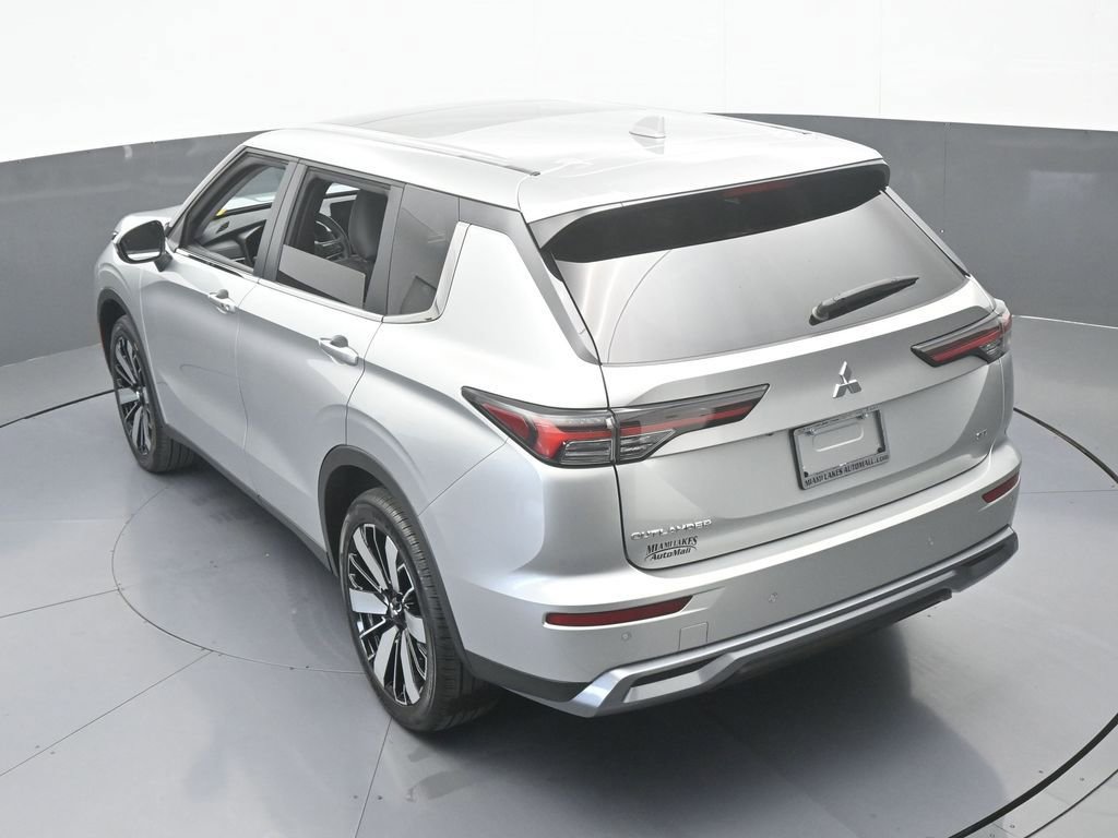 Used 2025 Mitsubishi Outlander SE FWD image 50
