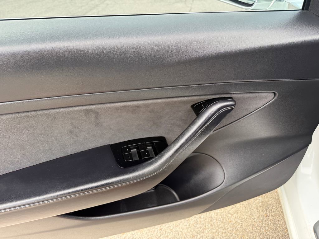 Used 2020 Tesla Model 3 Standard Range image 29