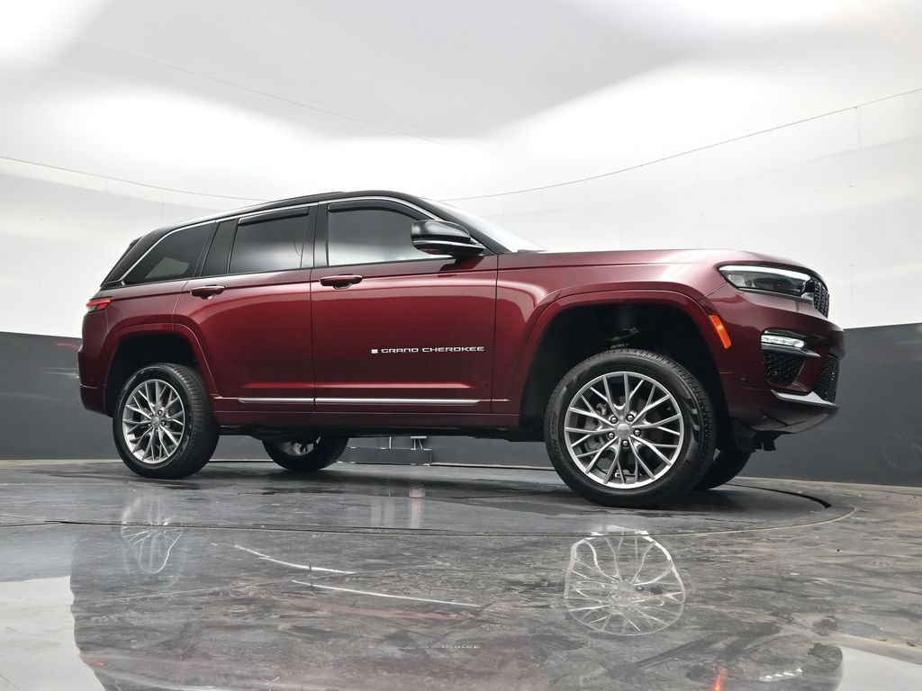 Used 2024 Jeep Grand Cherokee Summit AWD/4WD image 30