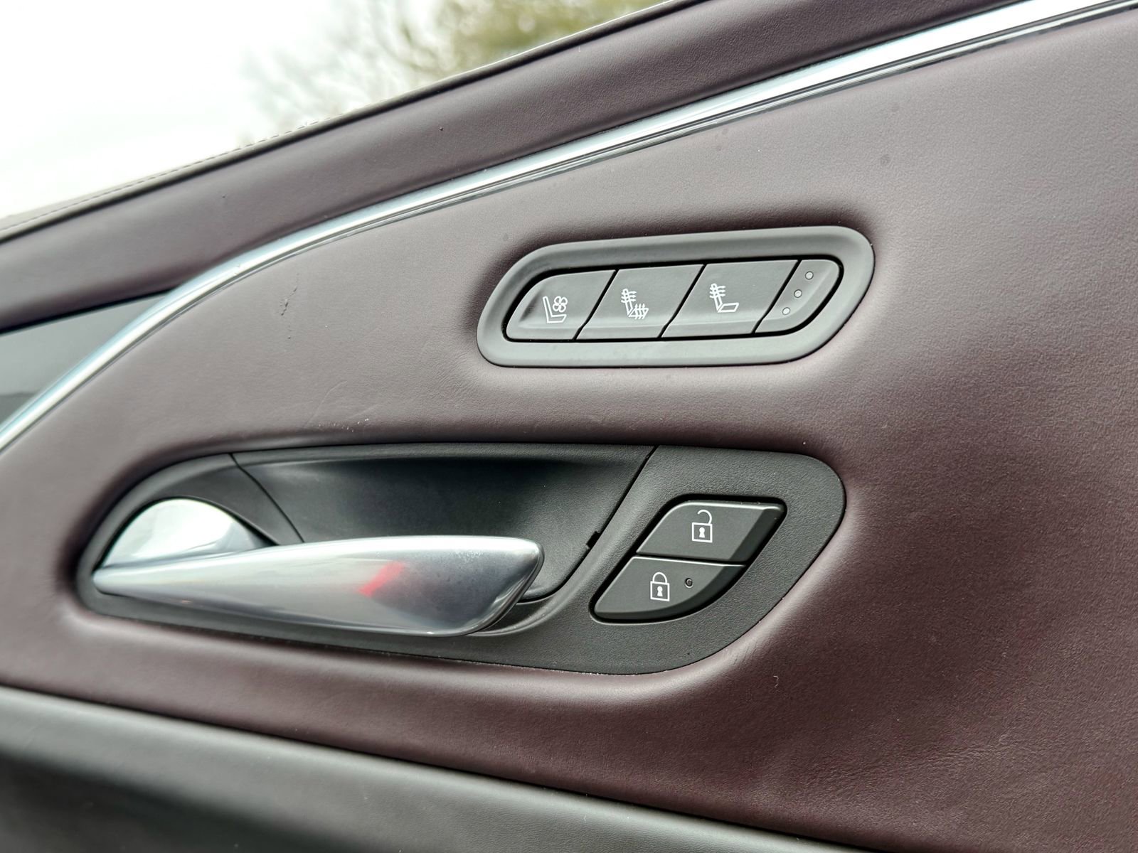 Used 2022 Cadillac Escalade Sport Platinum w/ LPO, ONYX Package image 17