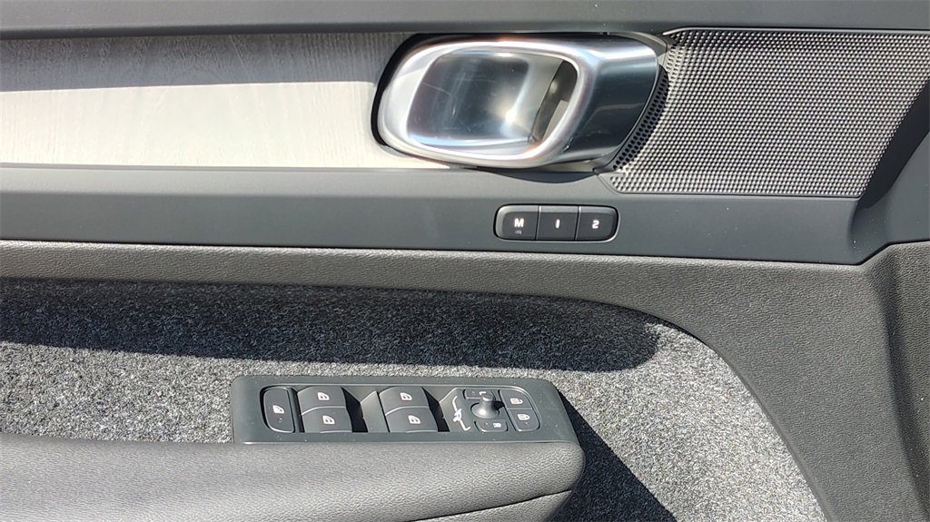 New 2026 Volvo XC40 B5 Core w/ Climate Package image 9