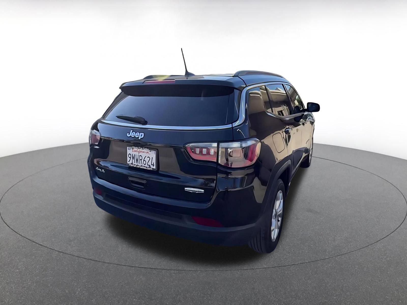 Used 2025 Jeep Compass Latitude AWD/4WD image 15