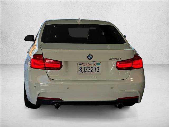 Used 2018 BMW 340i Sedan w/ Executive Package RWD image 11