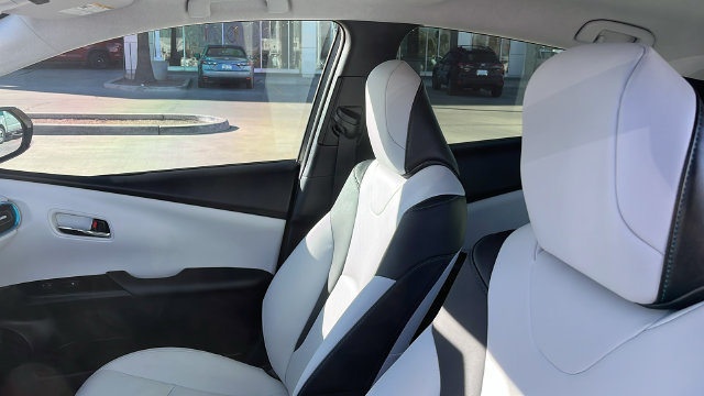 Used 2018 Toyota Prius Prime Advanced w/ Carpet Mat Package FWD image 15