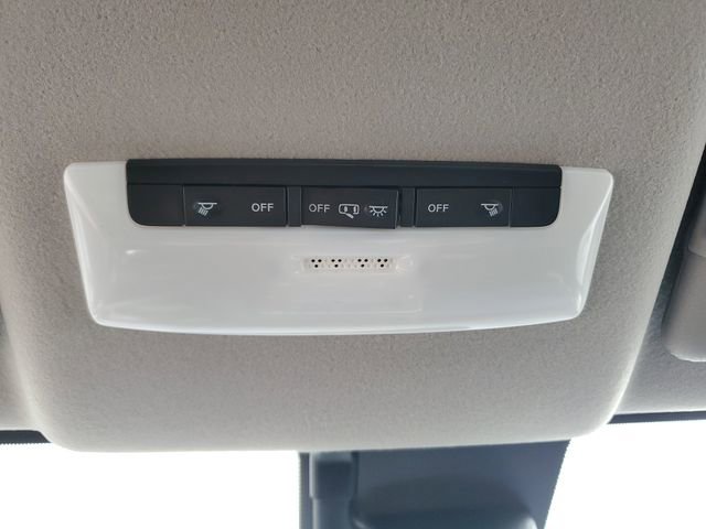 New 2025 Nissan Versa SV w/ Trunk Package FWD image 30
