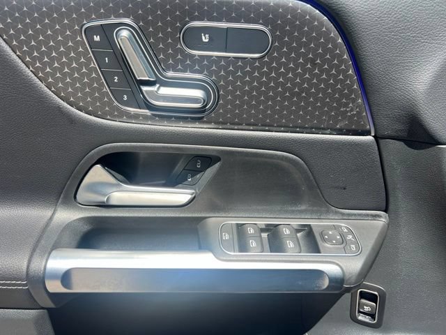 Used 2025 Mercedes-Benz GLB 250 4MATIC image 23