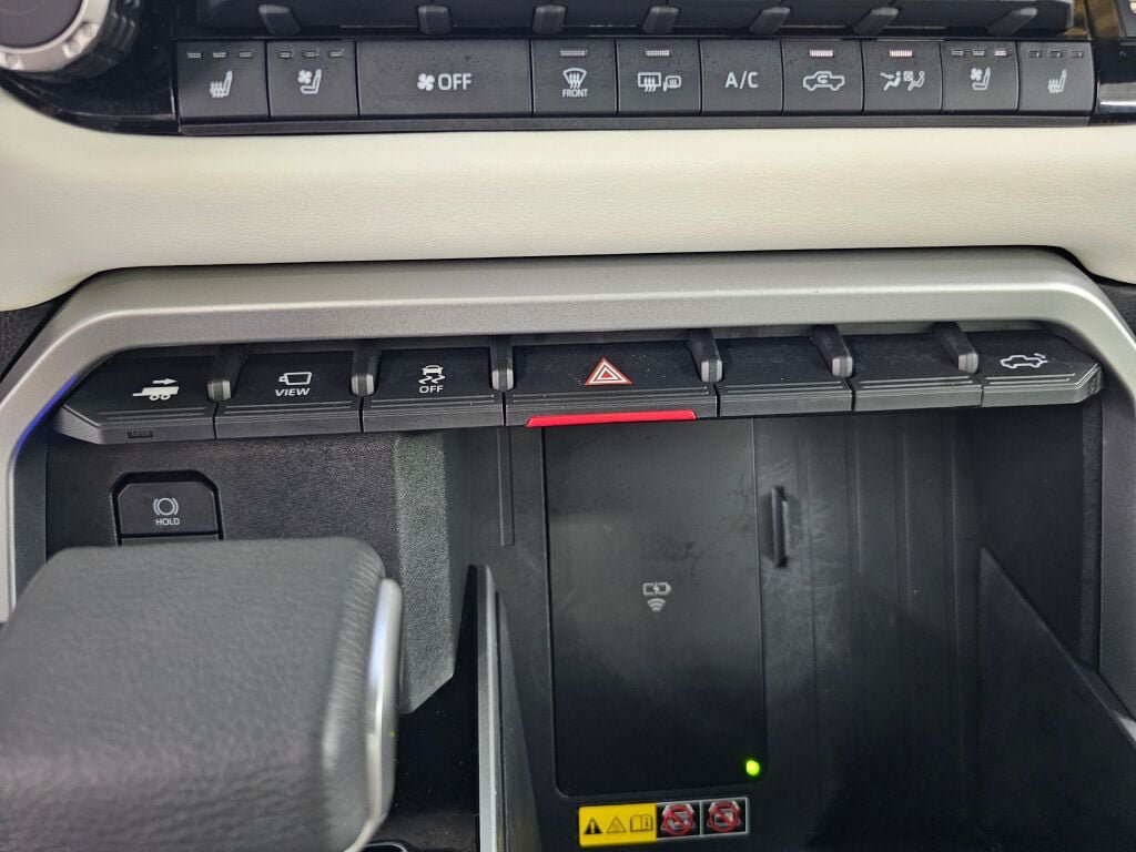 Used 2025 Toyota Tundra Capstone AWD/4WD image 23