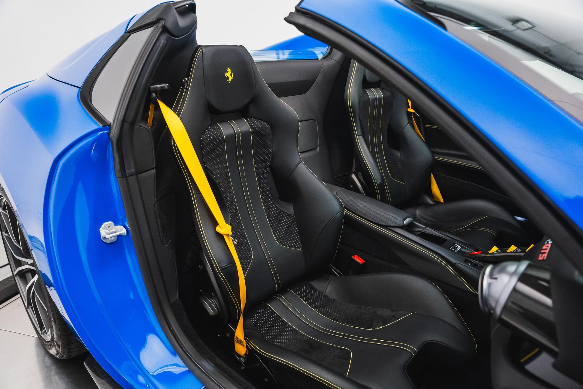 Used 2022 Ferrari 812 GTS RWD image 76