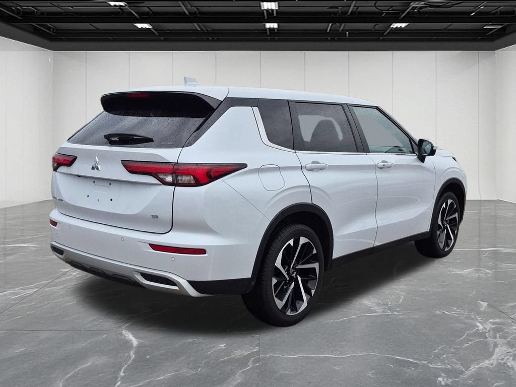 Used 2023 Mitsubishi Outlander SE AWD/4WD image 5