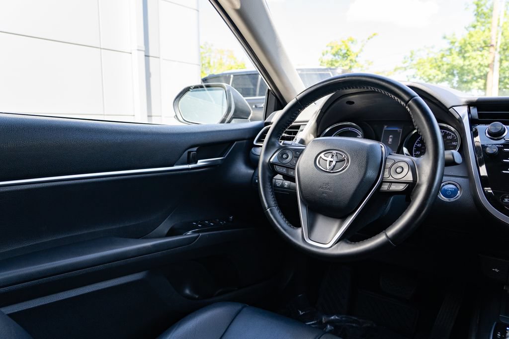 Used 2020 Toyota Camry SE FWD image 11
