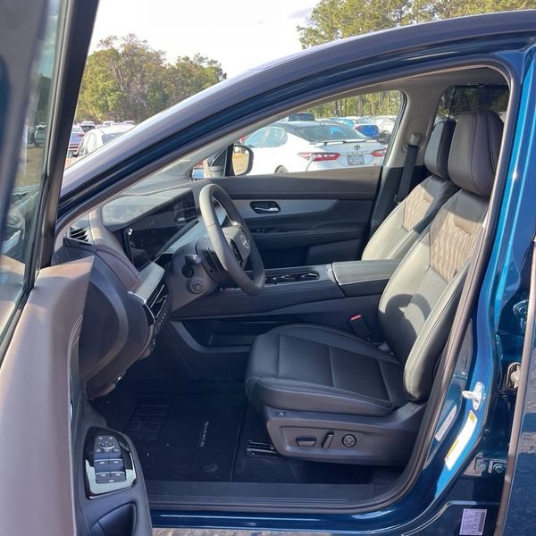 Used 2025 Nissan Murano Platinum w/ Cargo Package image 13