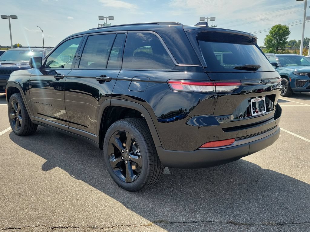 New 2027 Jeep Grand Cherokee Limited w/ Limited Altitude Package AWD/4WD image 3