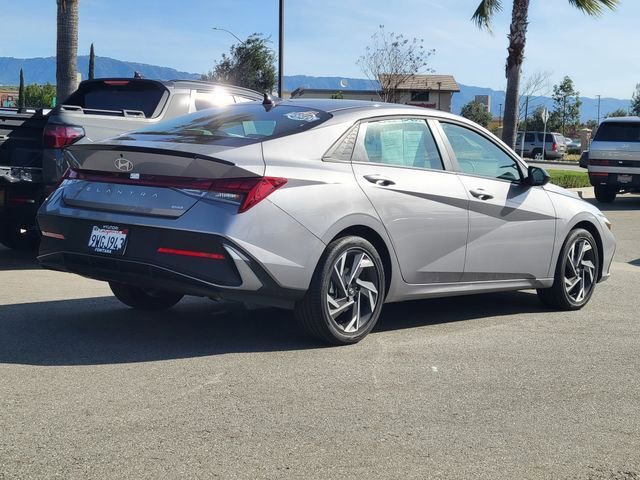 Certified 2025 Hyundai Elantra SEL image 2