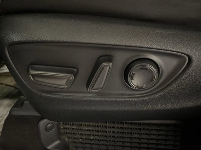 Used 2022 Toyota Sienna XLE Woodland Edition image 12