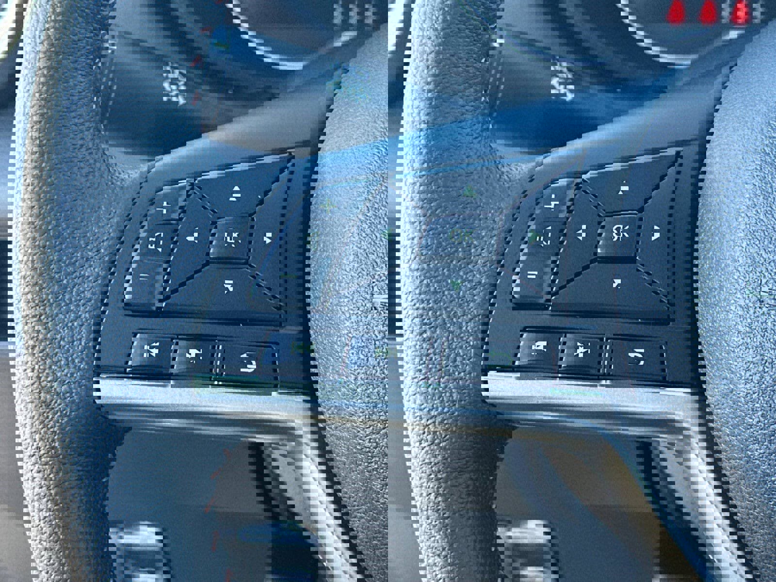 New 2025 Nissan Versa SR w/ Trunk Package image 24