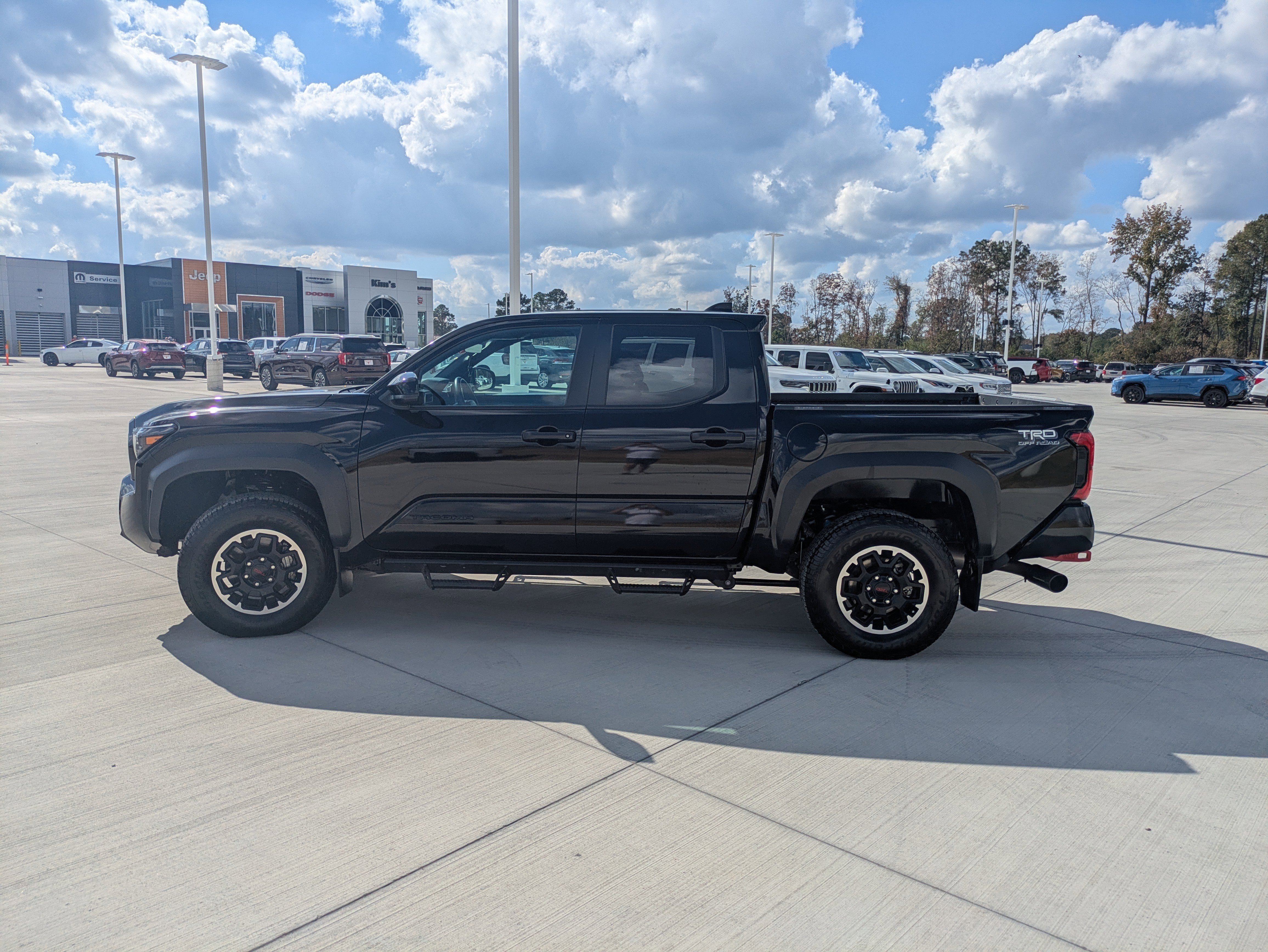 Used 2024 Toyota Tacoma TRD Off-Road image 4